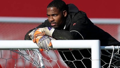 米兰续约迈尼昂报价曝光，税后500万欧元与莱奥持平|AC米兰|拉斐尔-达-席尔瓦|拉斐尔·莱奥|ac米兰|意甲薪资排行_新浪体育_新浪新闻